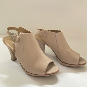 Naturalizer Cream Leather Heels
